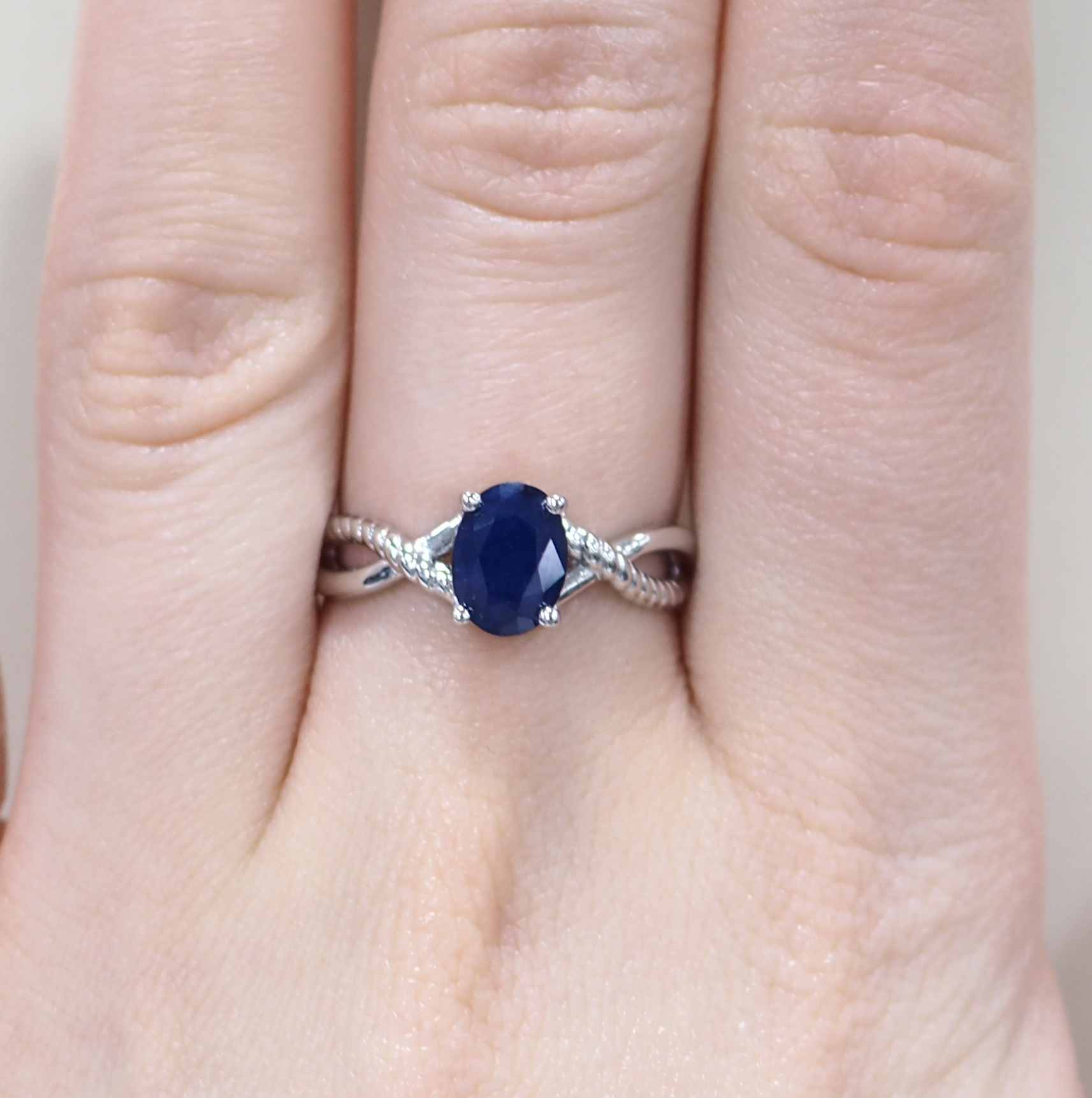 Серебряное кольцо 925 пробы; вставки 1 Сапфир 1,65 U/2;